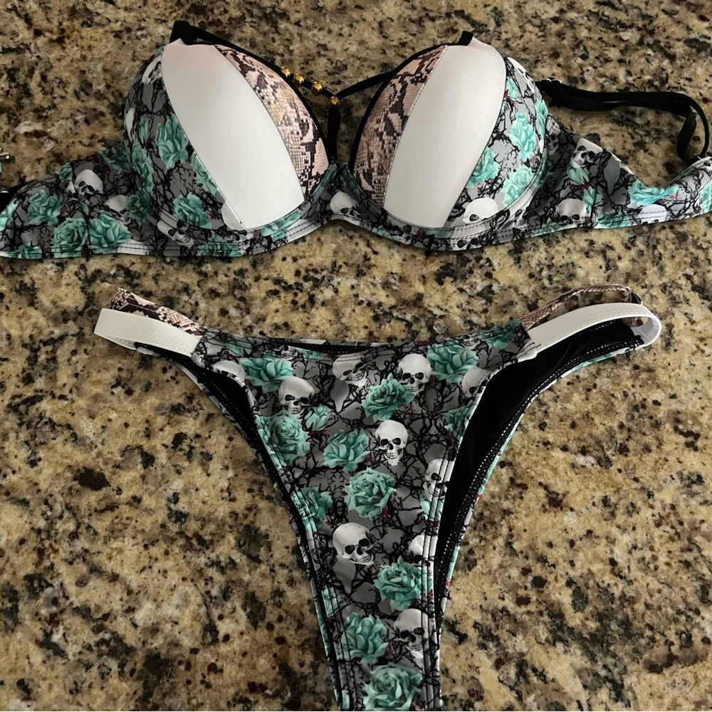 Skull and rose medium bikini